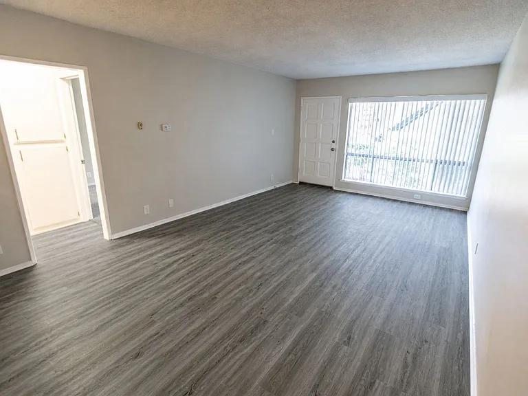 18400 Prairie Street — Photo 47