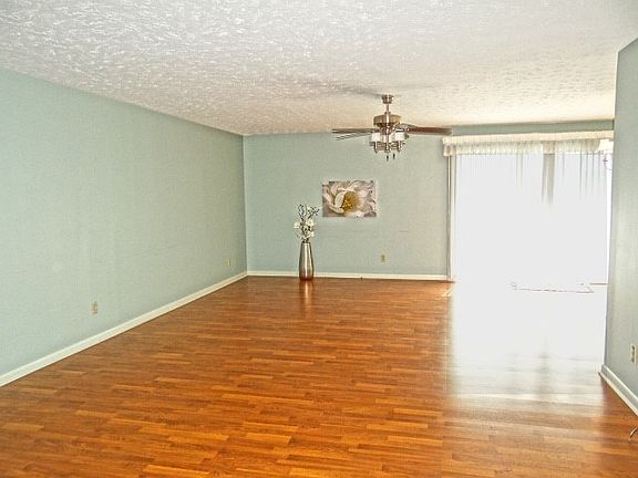 4th image of 11 Torchwood Ln