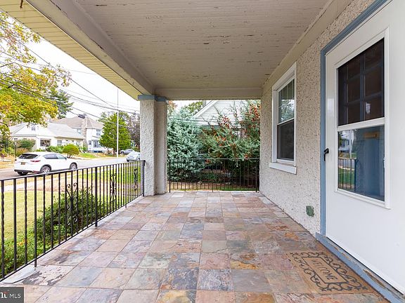 4th image of 3652 Taylor Ave