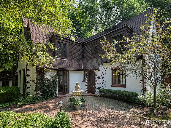 Front/Courtyard Exterior