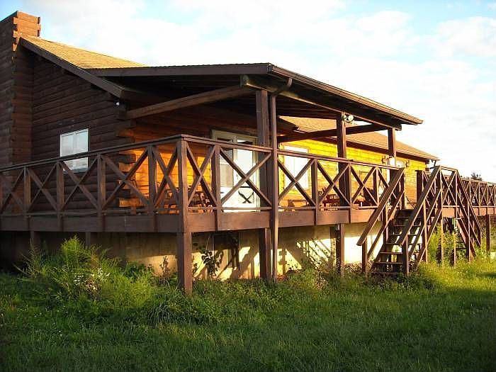 Log Cabin w/ deck