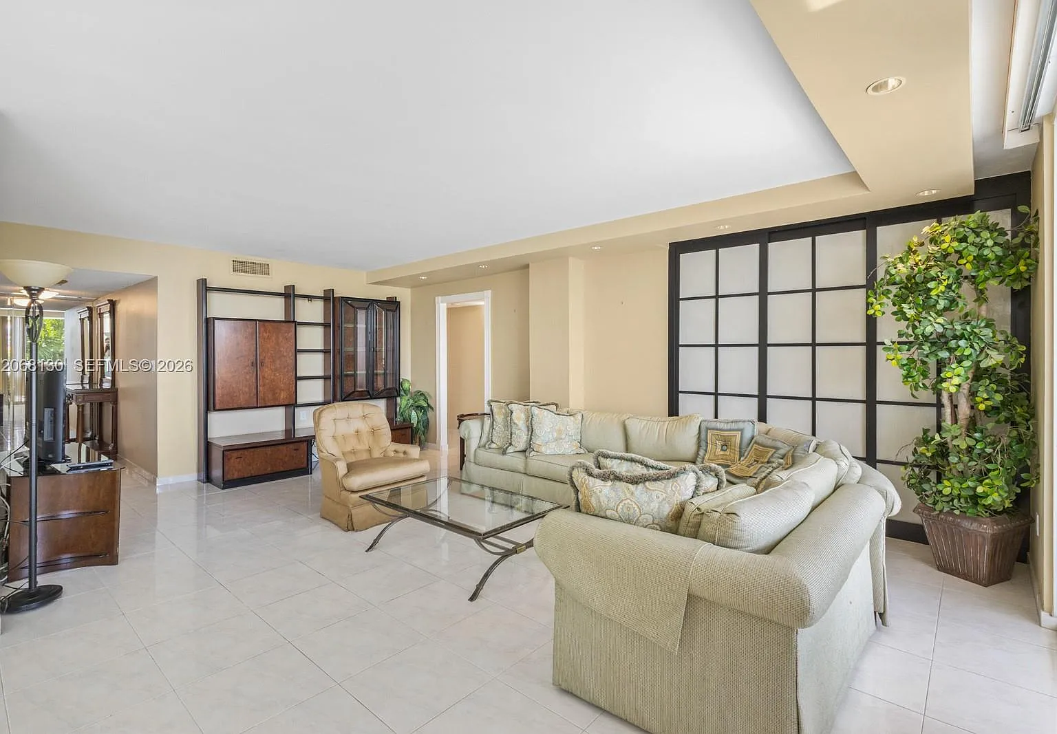 Bayshore Place Condo — Photo 4