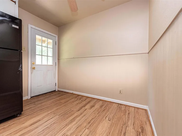 7602 Delafield Ln — Photo 7
