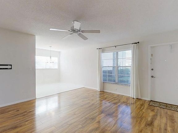 4th image of 17 Vista Palm Ln