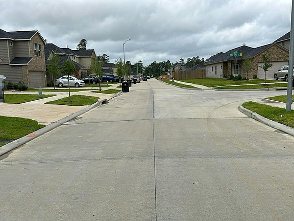 5th image of 322 Emerald Thicket Ln