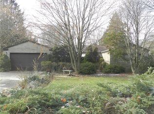 4 Holland Rd, Pittsburgh, PA 15235