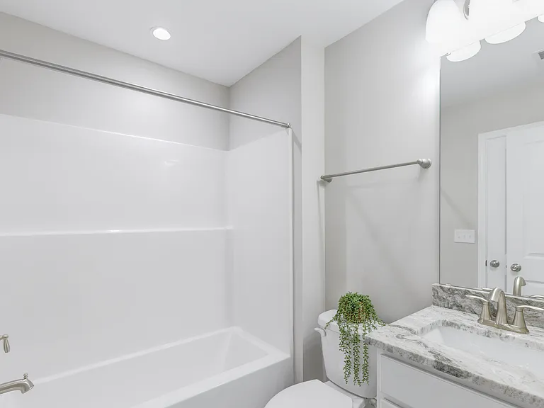 122 Thompson St — Photo 39