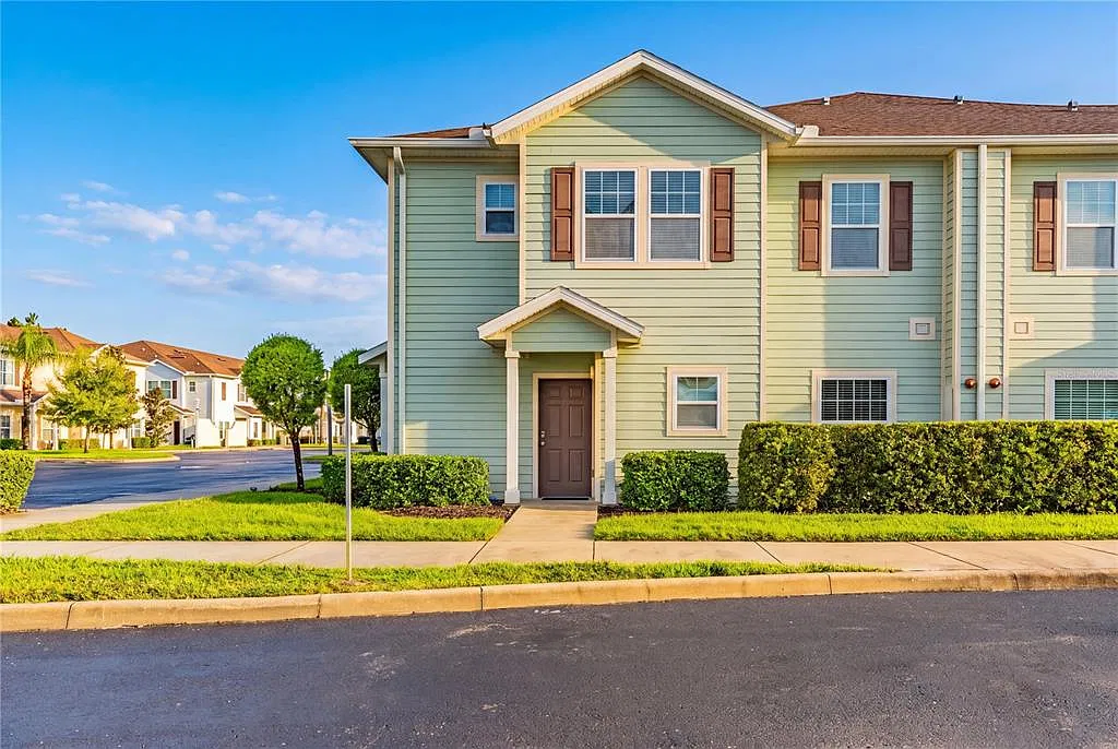 4 bed, 3.0 bath, 1694 sqft, $2,400 — Photo 1