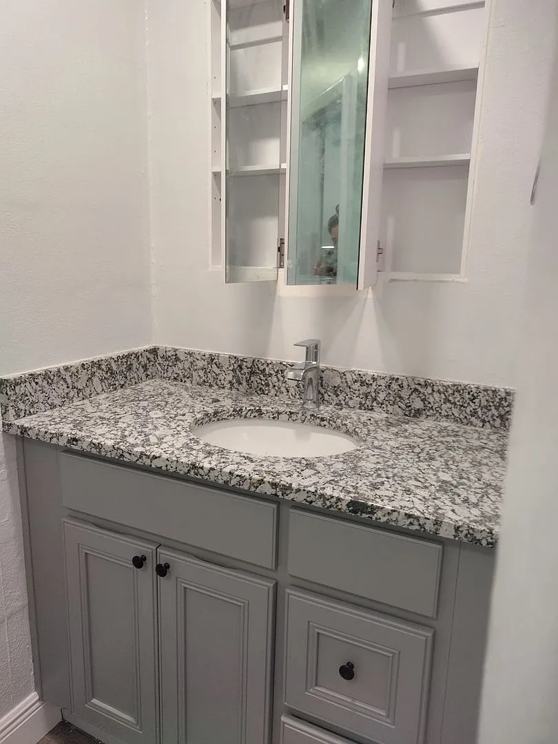 Remodeled 2/1 duplex with carport — Photo 4
