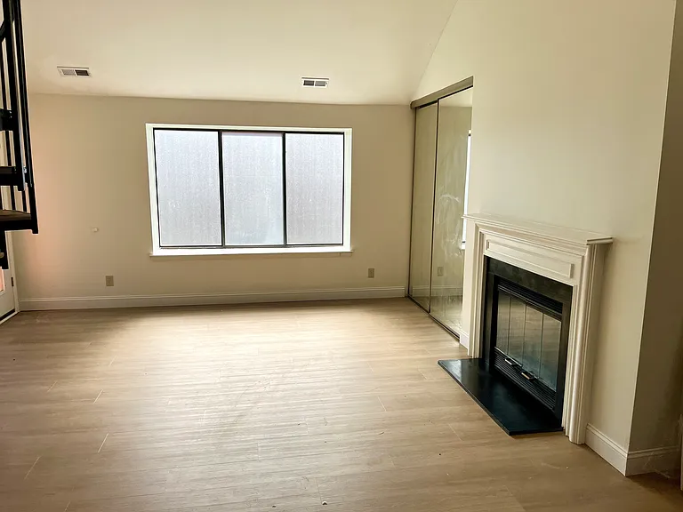 2700 Sussex Ct — Photo 3