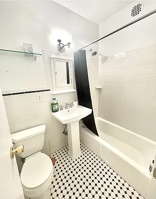 Rented by BLU Real Estate | media 11