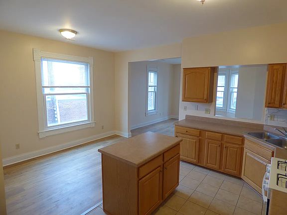 4th image of 417 Walnut St #1