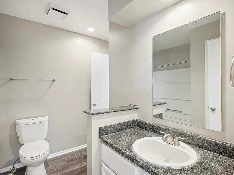 Hidden Hills Apartments — Photo 7