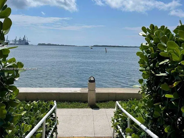 Claughton Island Dr — Photo 2
