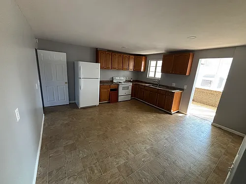 370 W Commercial St #1 Photo 1