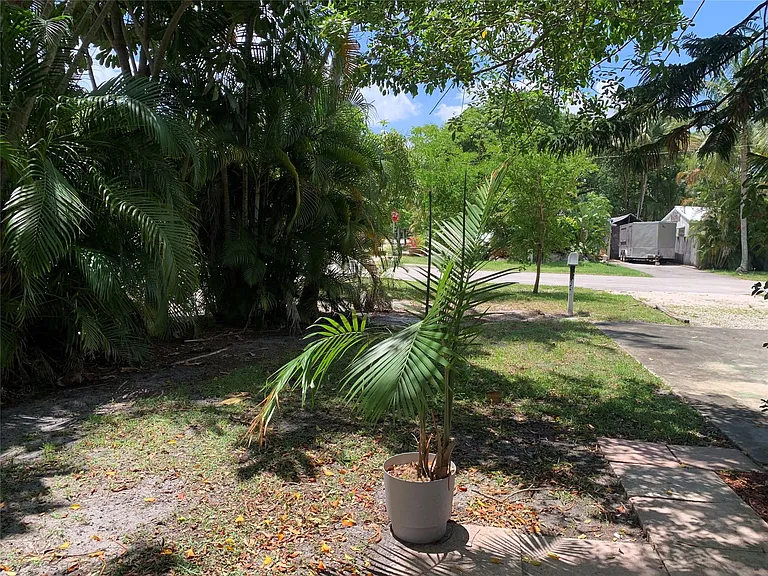 801 SW 10th St #1 — Photo 31