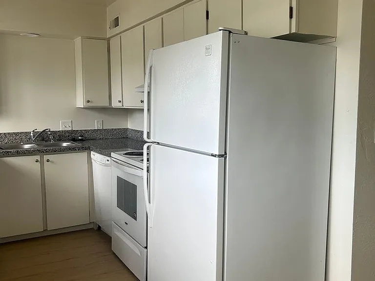 6508-2g - 725 Bennett Ave #1-12 — Photo 24