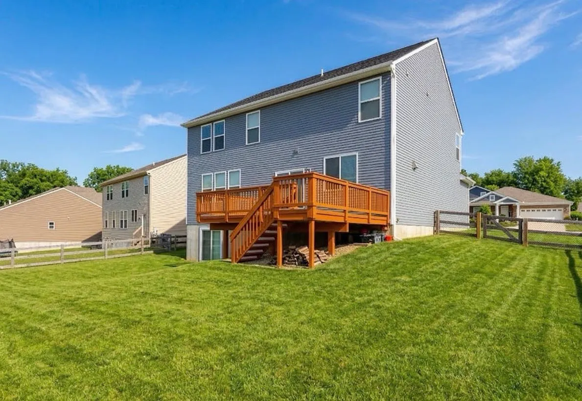 4 bed, 2560 sqft, $2,950 — Photo 3
