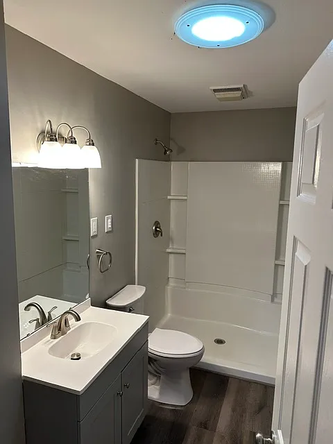3 bed, 912 sqft, $2,100 — Photo 4