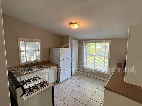 3rd image of 2104 Court Ave