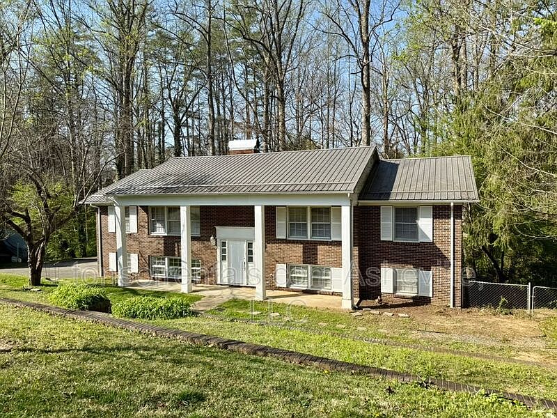 1st image of 161 Dogwood Dr