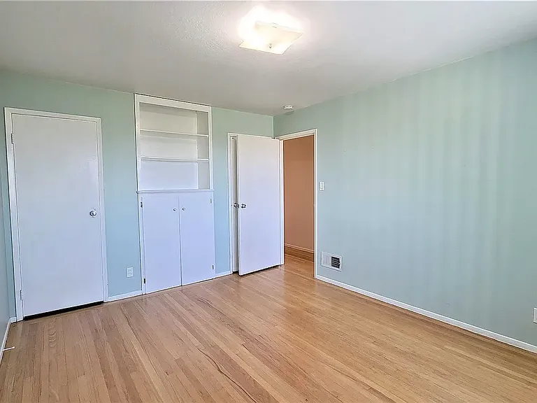 606 S Hill Blvd — Photo 12