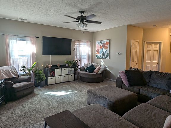2nd image of 387 Chapelhill Dr