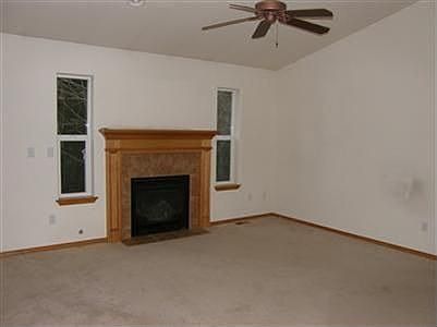 4th image of 991 Erin Ln W