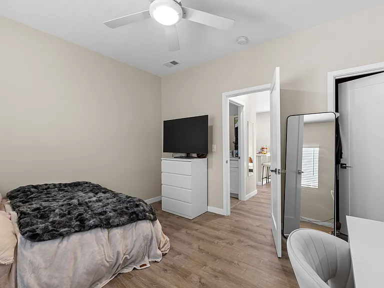 5124 Leo St — Photo 9