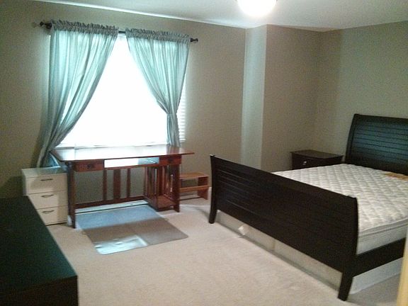 Master BR w Cal King bedset