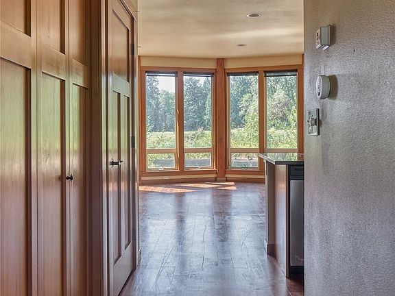 5th image of 1307 Pelican Pl #C