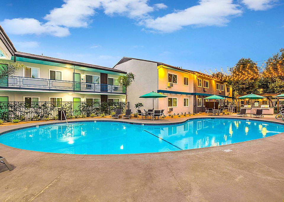 The Island Apartments pool