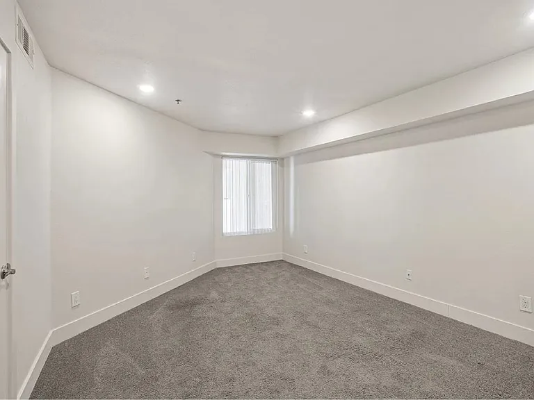 La Regencia Apartments — Photo 42
