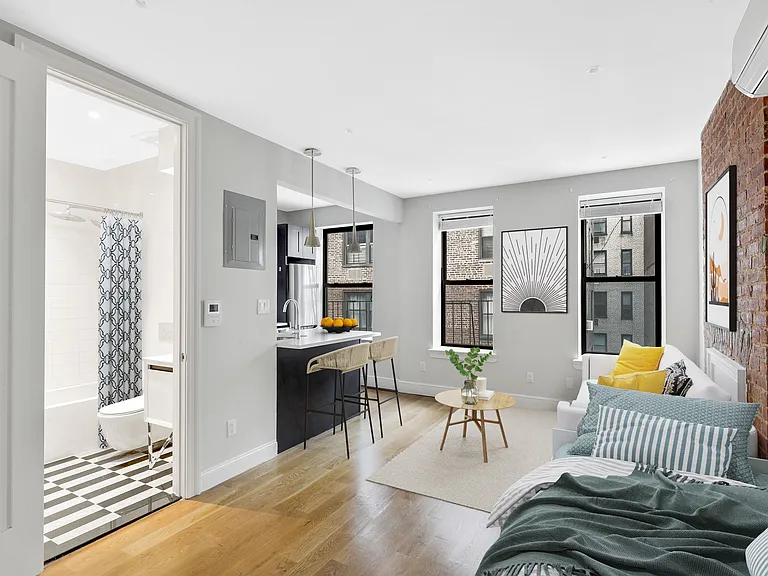 218 E 74th St #3R — Photo 2