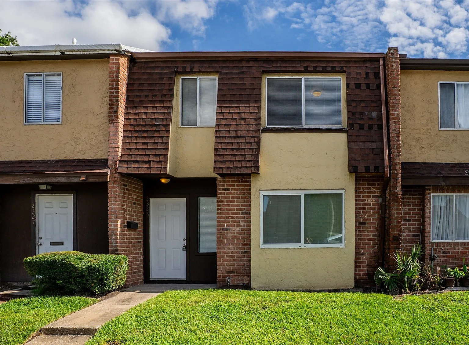 3 bed, 2.5 bath, 1405 sqft, $1,750 — Photo 1