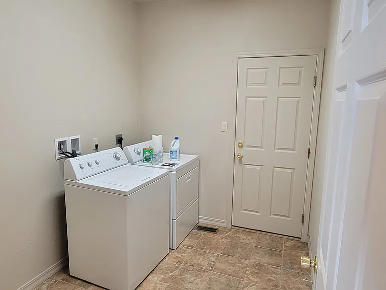 517 Angel Way — Photo 6