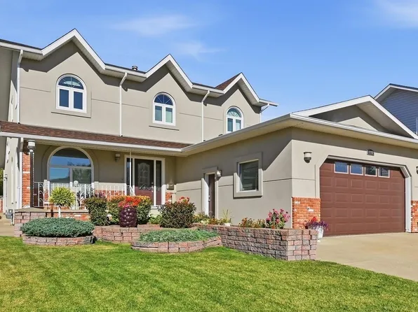 7708 158th Ave NW, Edmonton, AB T5Z 2R7