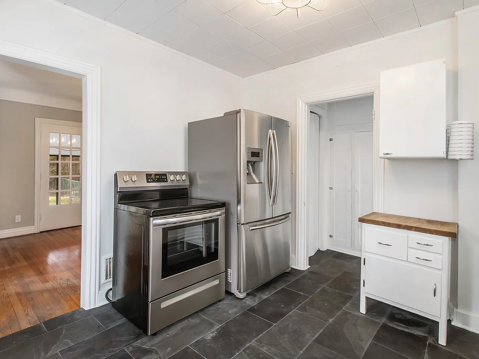4 bed, 1.5 bath, 1749 sqft, $2,000 — Photo 3