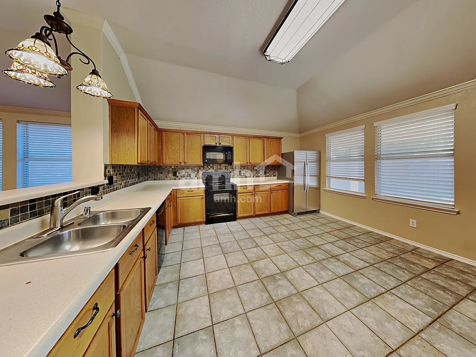 3 bed, 2.0 bath, 1504 sqft, $2,180 — Photo 3