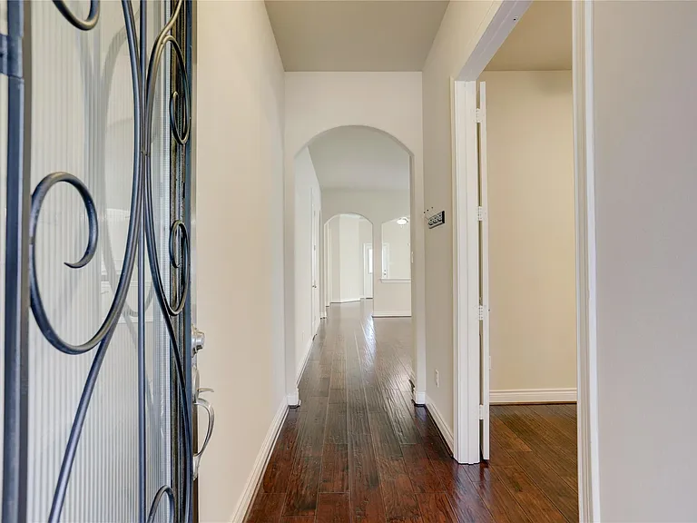 606 Sabinal St — Photo 4