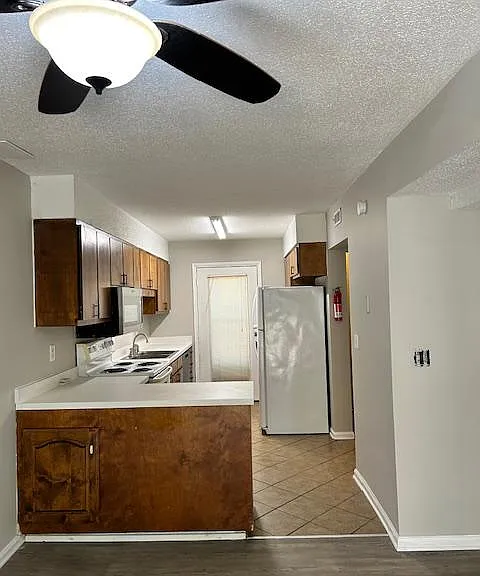 465 Hickory Hill Dr — Photo 8