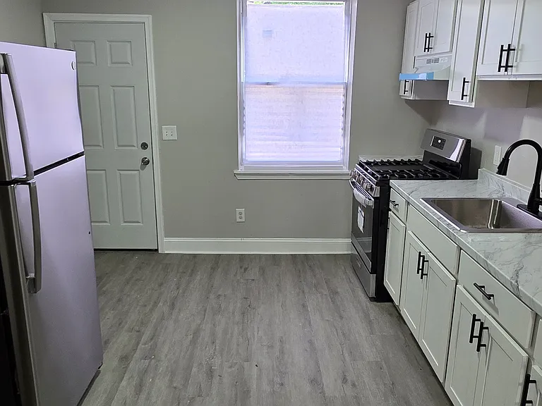 707 N Port St — Photo 3