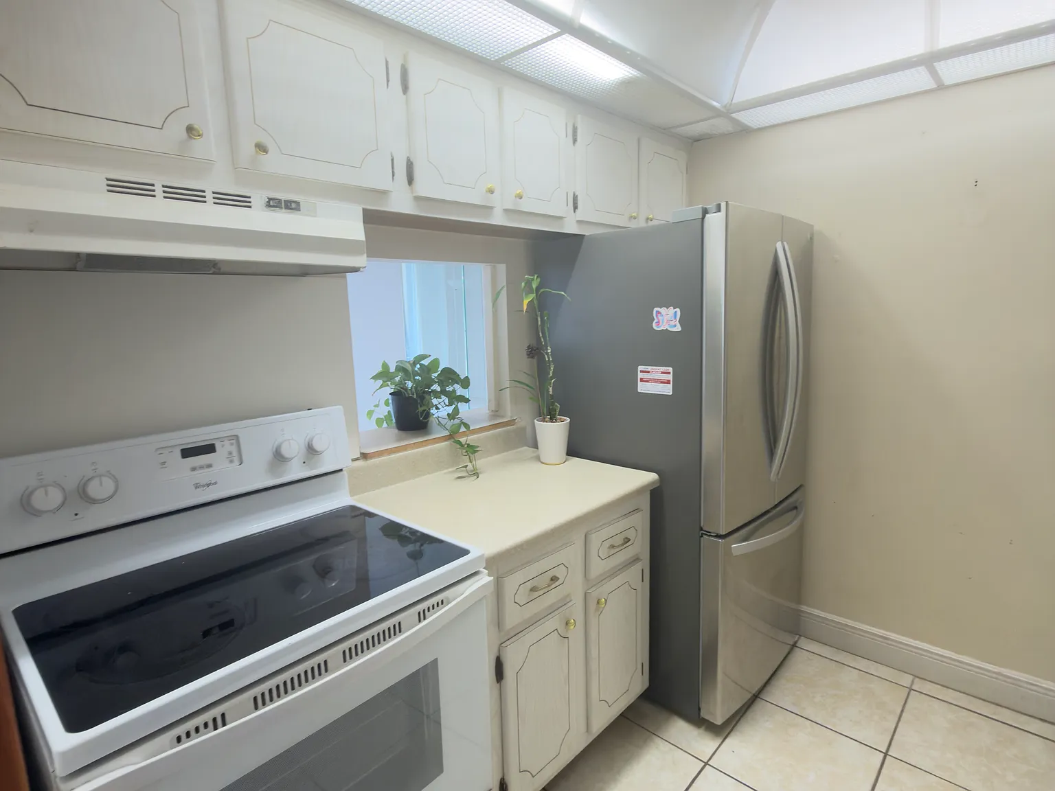 2 bed, 906 sqft, $2,300 — Photo 3