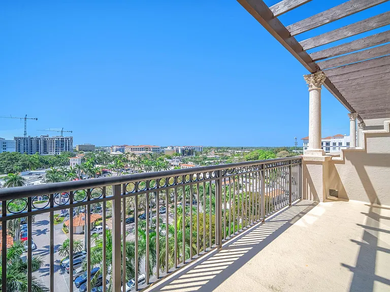 Royal Palm Apartments — Photo 39
