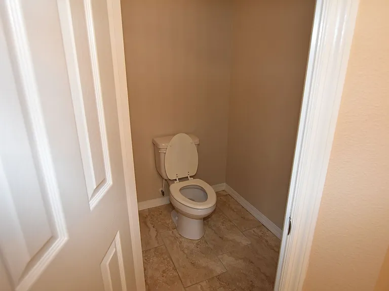 527 Bristol Cir — Photo 18
