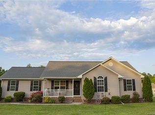 1795 Riverstone Dr, Lincolnton, NC 28092