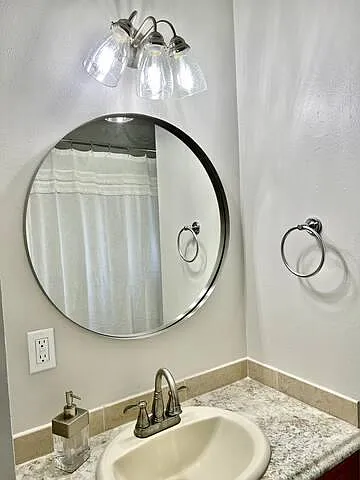 4605 Wentworth Dr — Photo 11