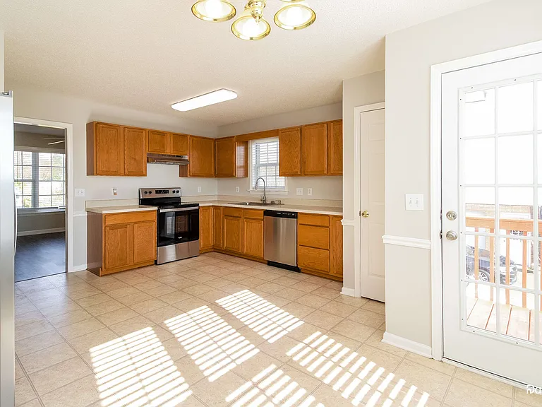 5540 Woodspring Dr — Photo 4
