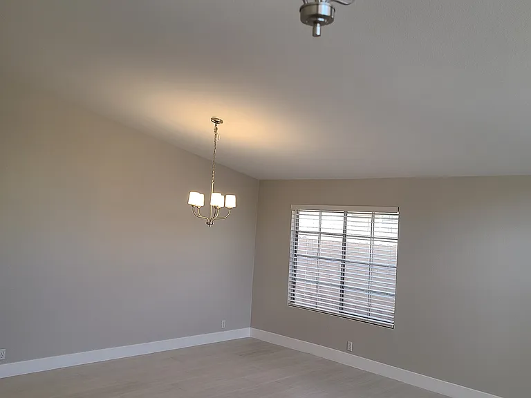 1439 E Flint St — Photo 7