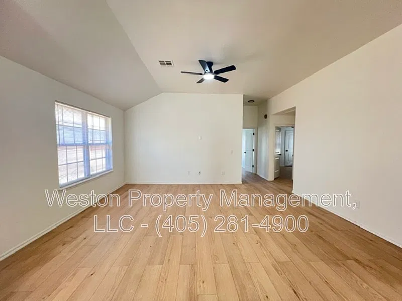 3 bed, 2.0 bath, 1366 sqft, $1,695 — Photo 2